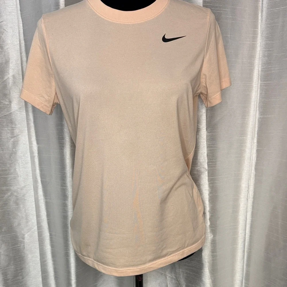 Nike Dri Fit Tee Crewneck Short Sleeve Peach Activewear Athleisure Women’s M